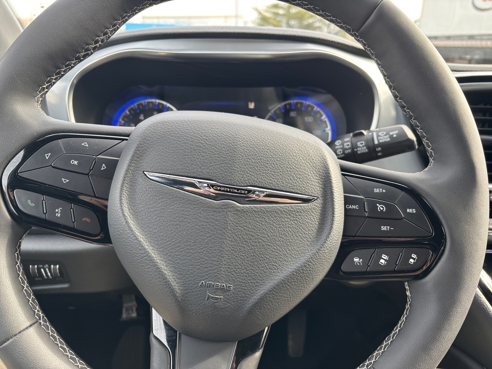 Thumbnail: 2025 Chrysler Pacifica - 5