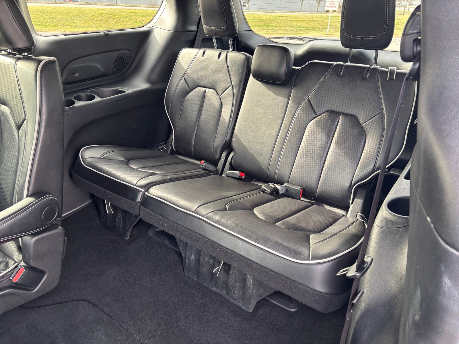 Thumbnail: 2025 Chrysler Pacifica - 6