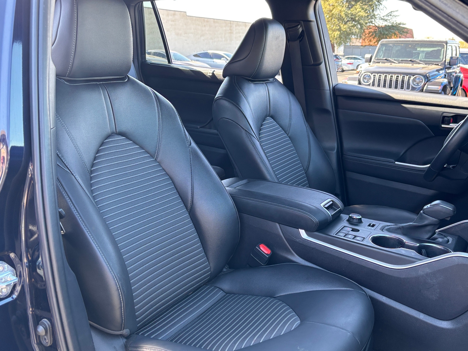 Thumbnail: 2025 Toyota Highlander - 2