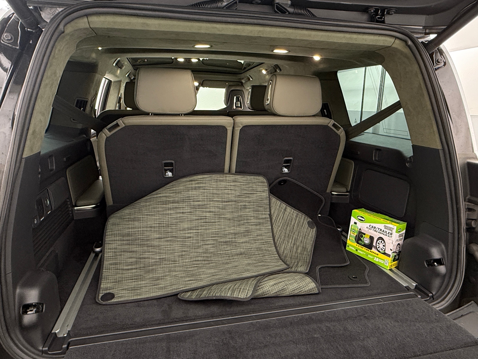 Thumbnail: 2023 Rivian R1S - 6