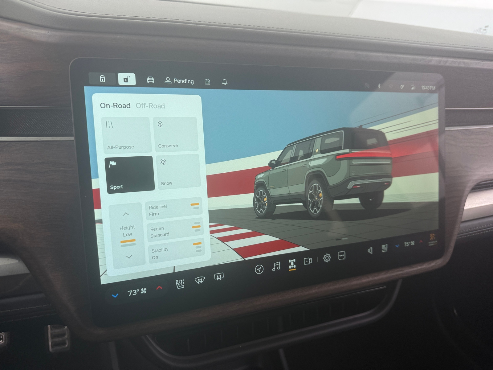 Thumbnail: 2023 Rivian R1S - 3