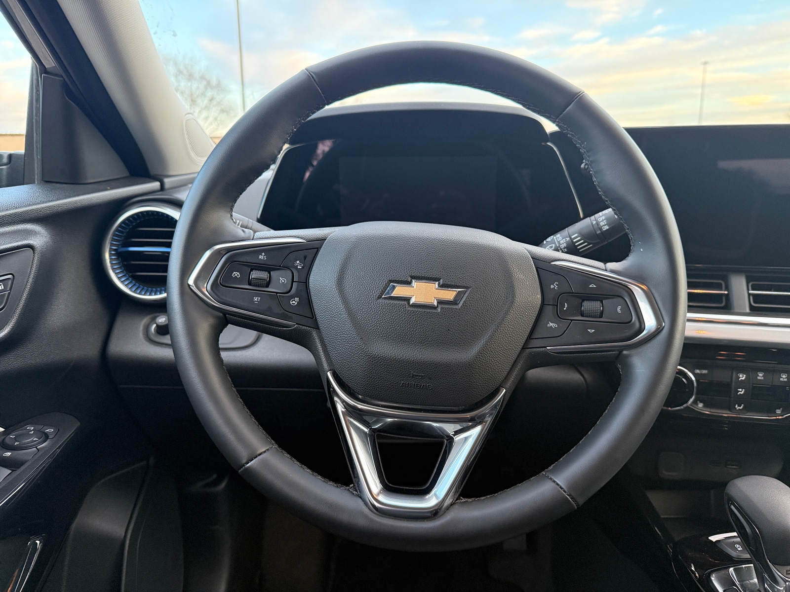 Thumbnail: 2025 Chevrolet Trax - 5