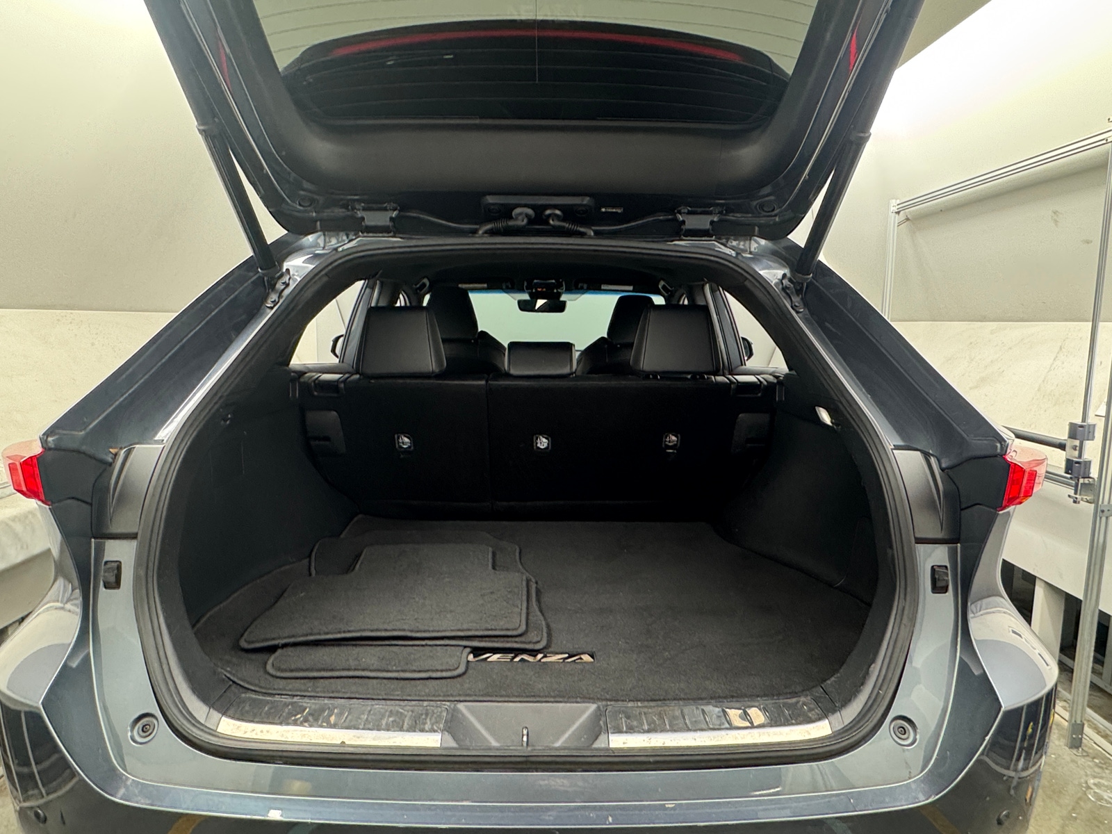 Thumbnail: 2021 Toyota Venza - 6