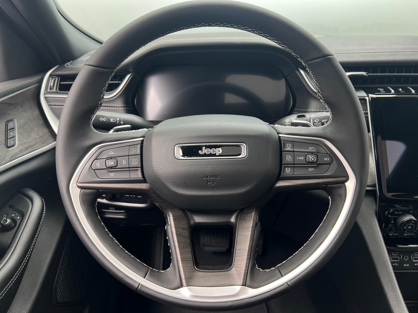 Thumbnail: 2025 Jeep Grand Cherokee - 4