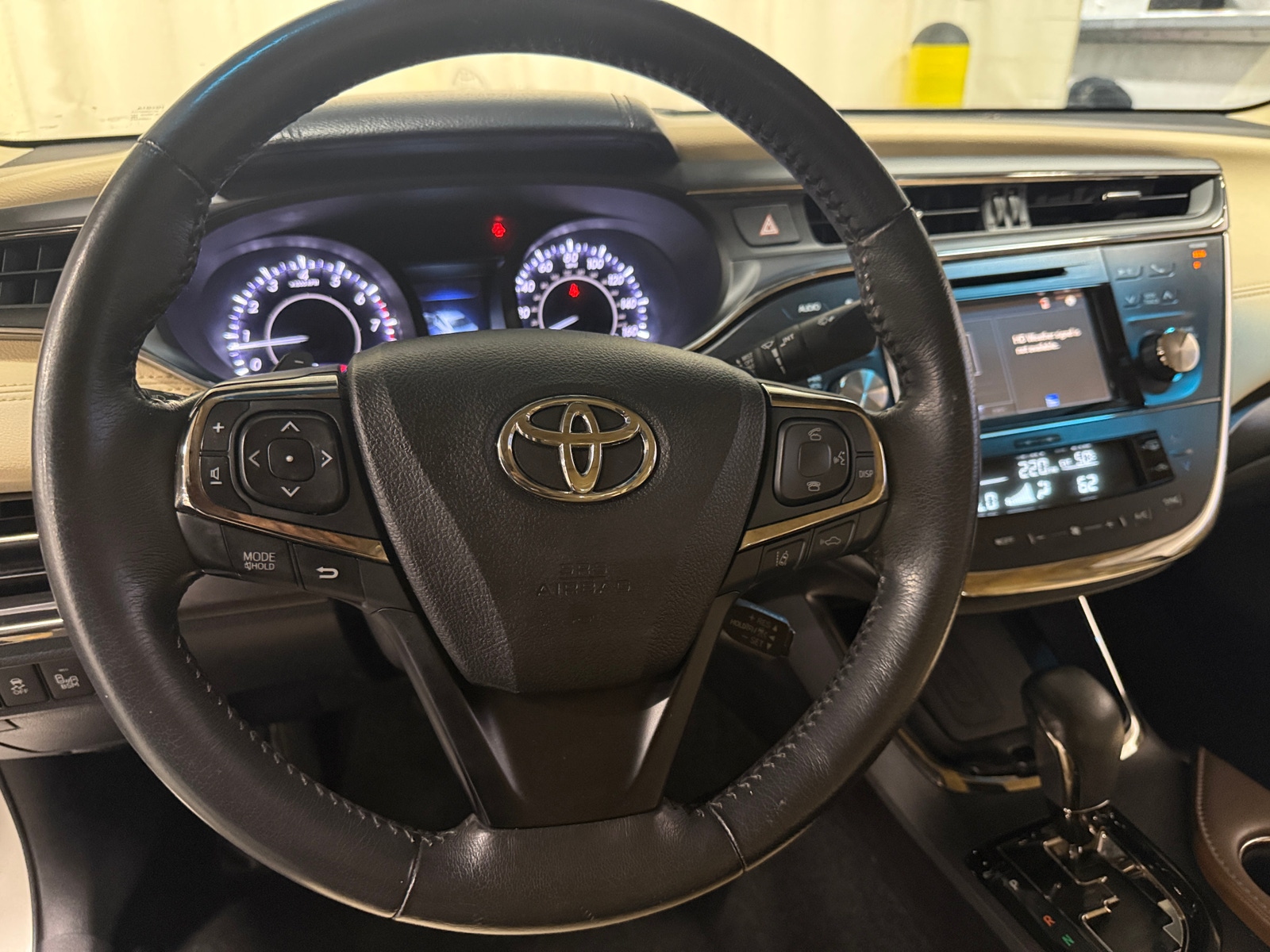 Thumbnail: 2017 Toyota Avalon - 4