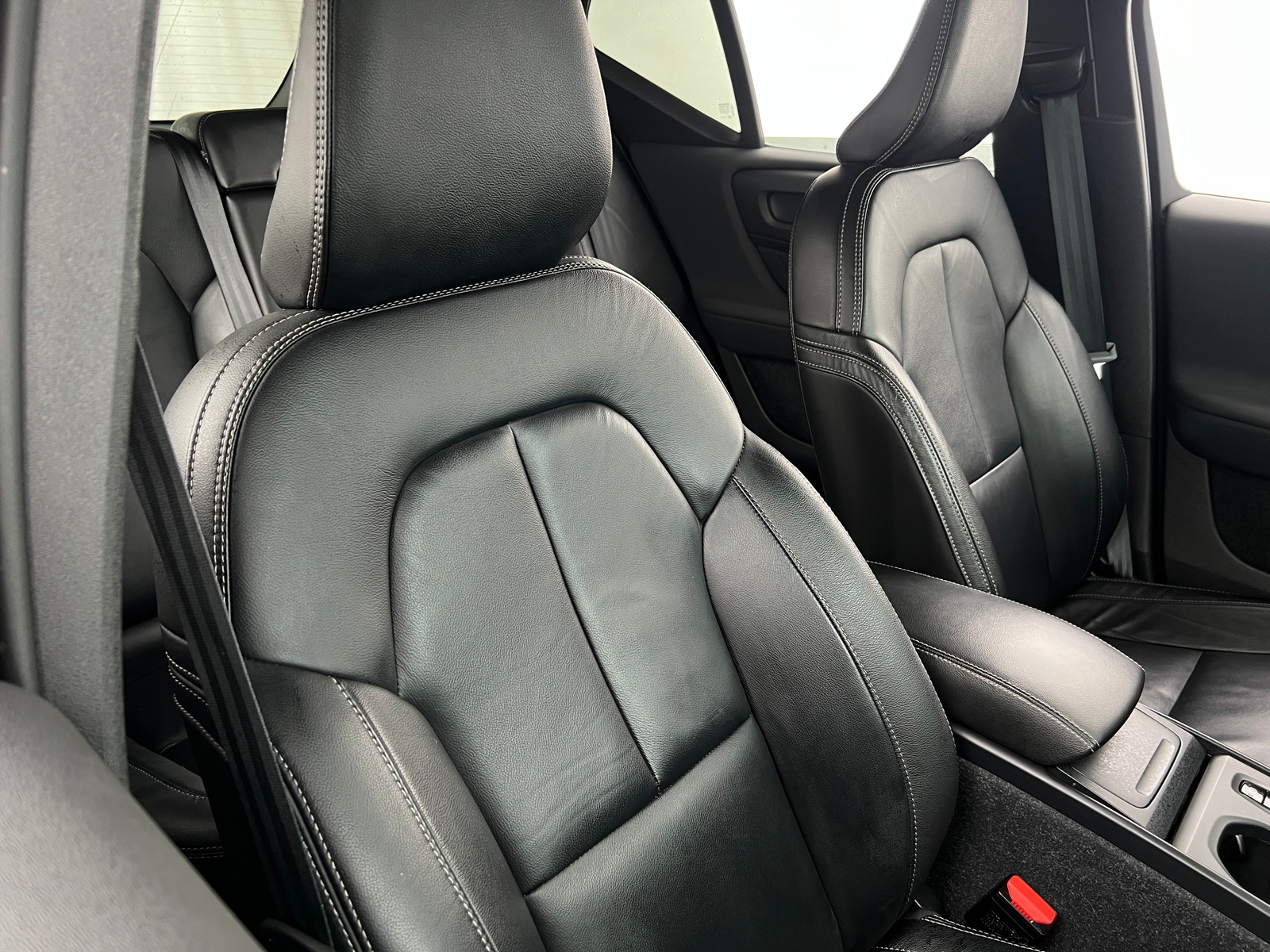 Thumbnail: 2024 Volvo XC40 - 2