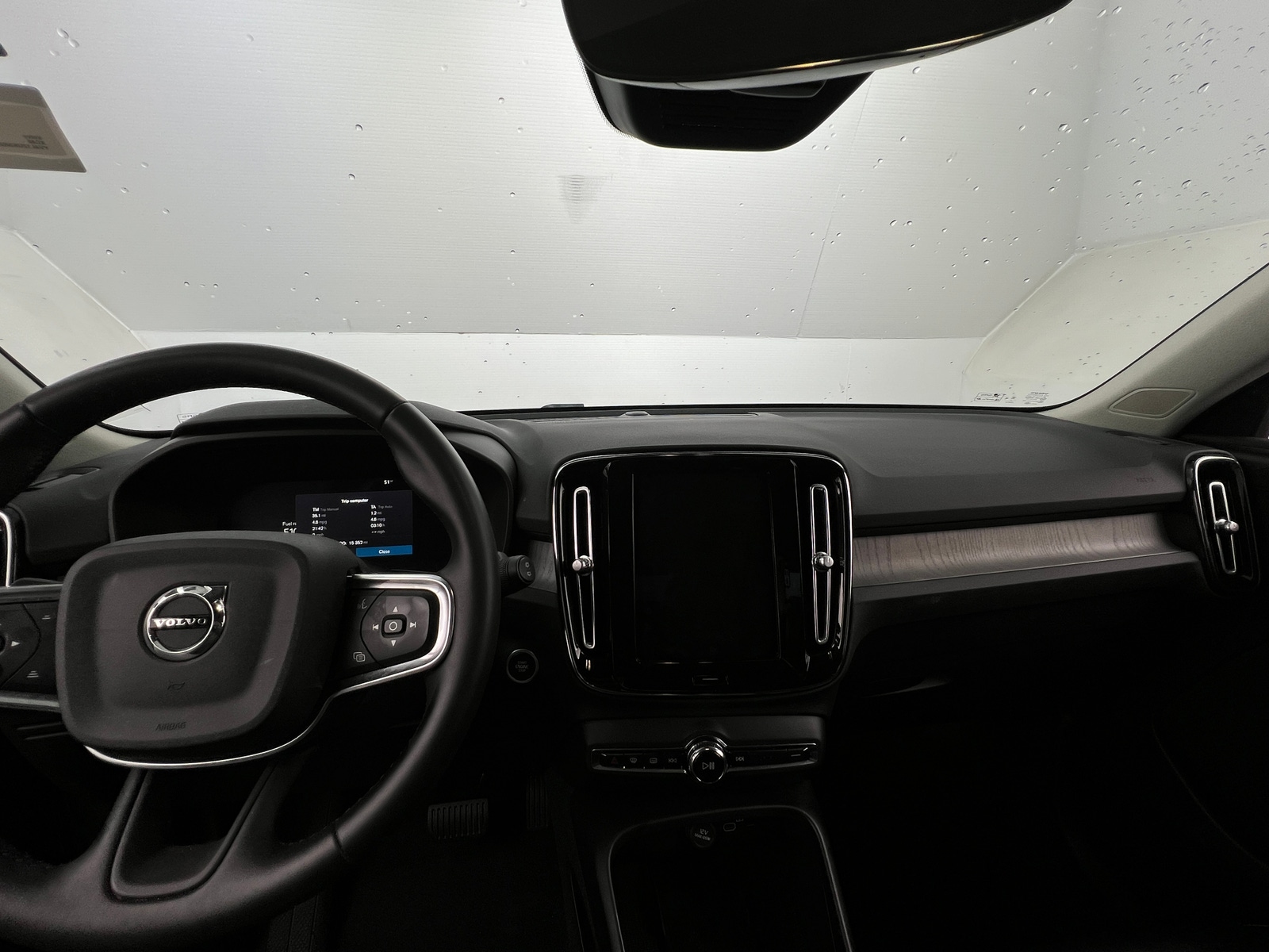 Thumbnail: 2024 Volvo XC40 - 3