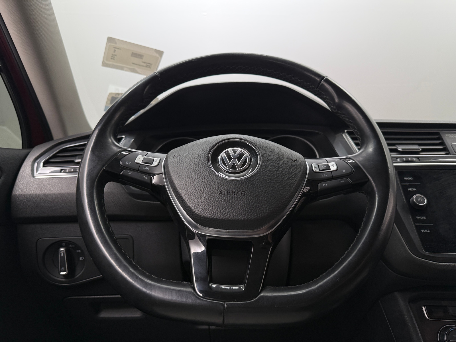Thumbnail: 2018 Volkswagen Tiguan - 4