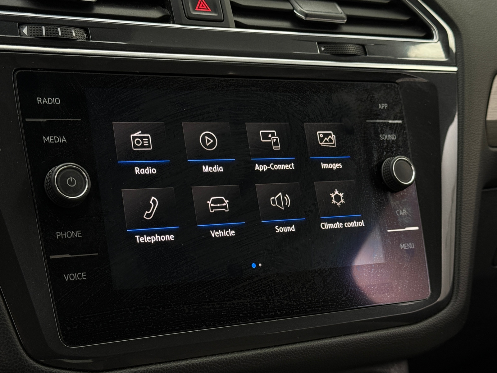 Thumbnail: 2018 Volkswagen Tiguan - 3