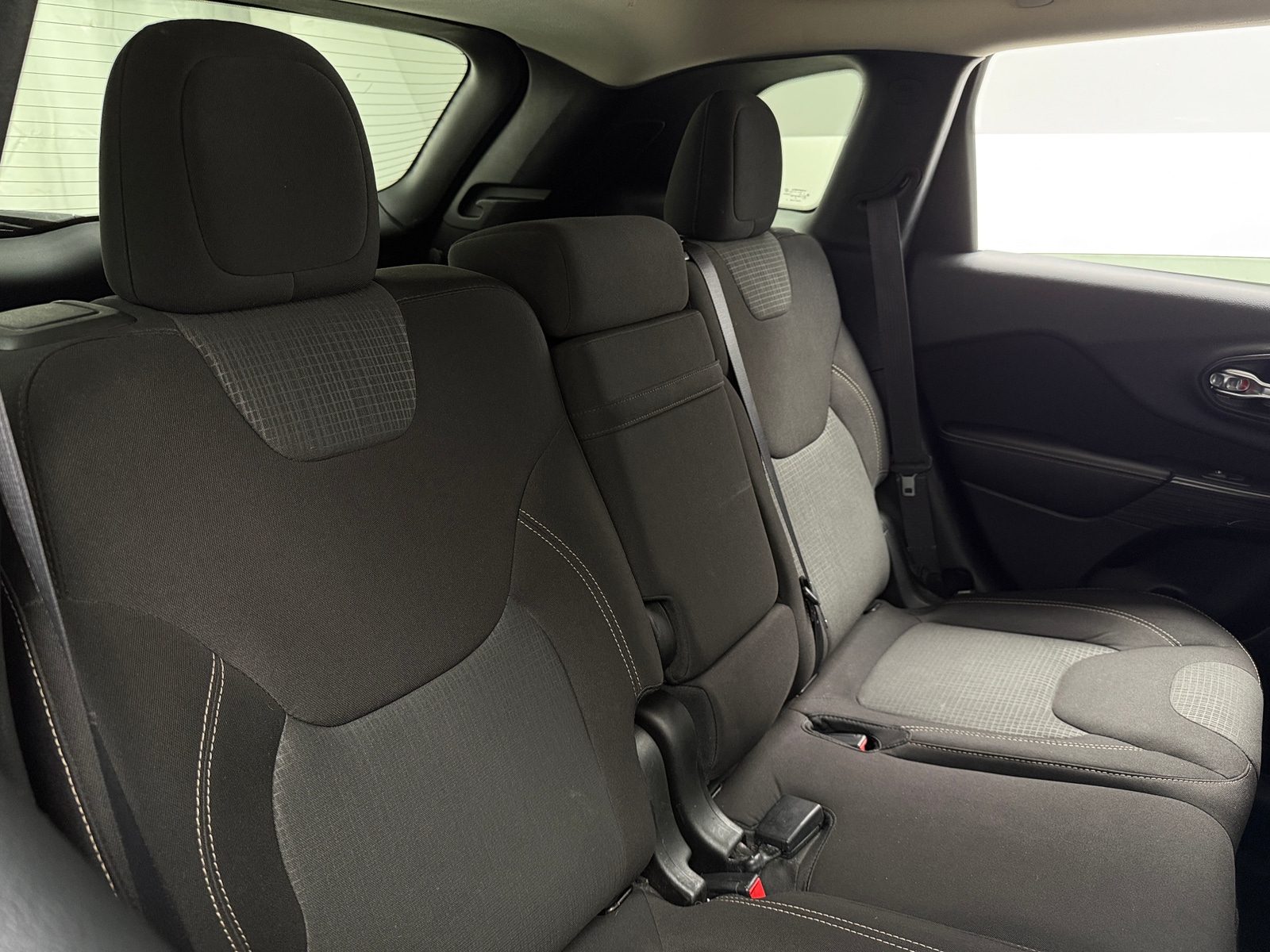 Thumbnail: 2017 Jeep Cherokee - 6