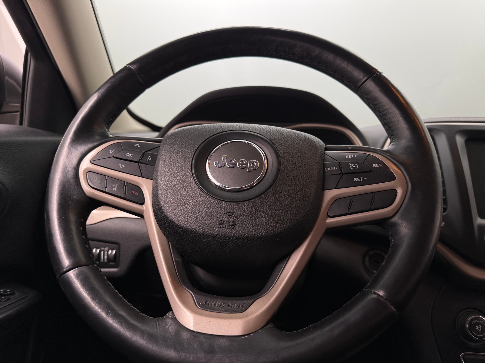 Thumbnail: 2017 Jeep Cherokee - 5