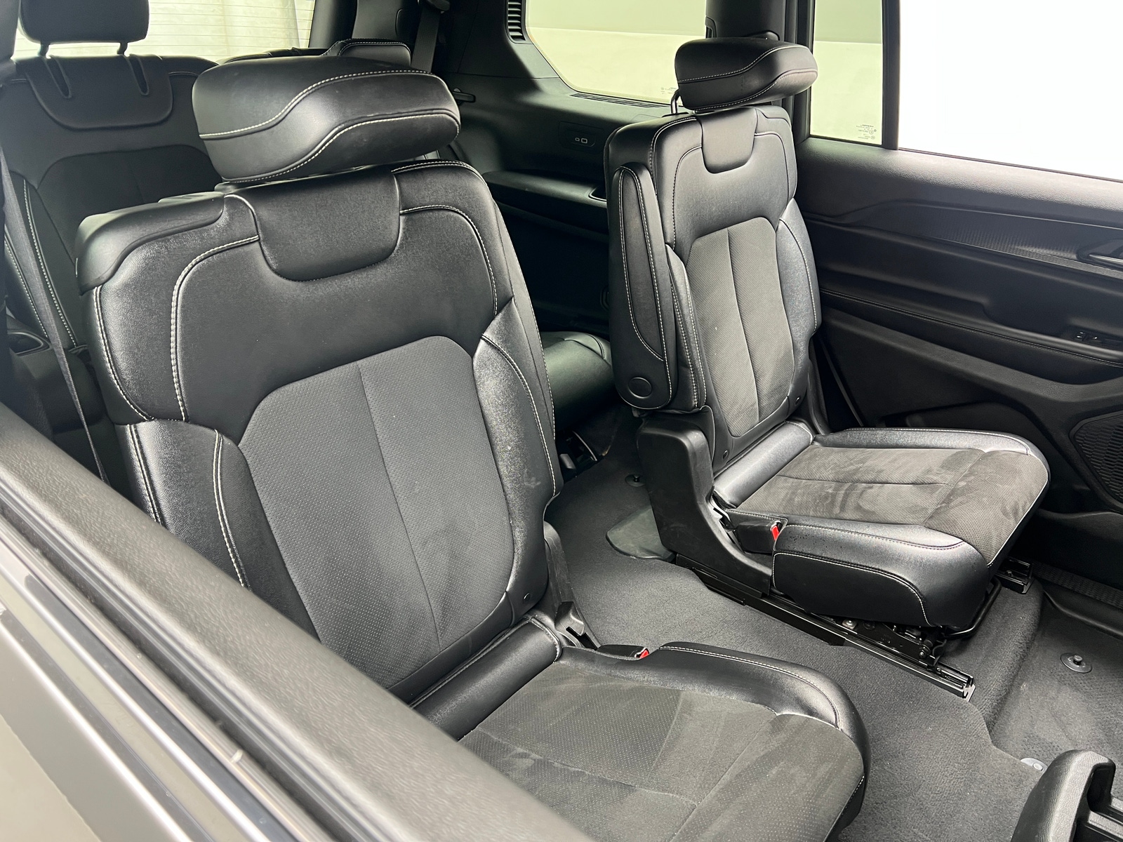 Thumbnail: 2023 Jeep Grand Cherokee L - 6