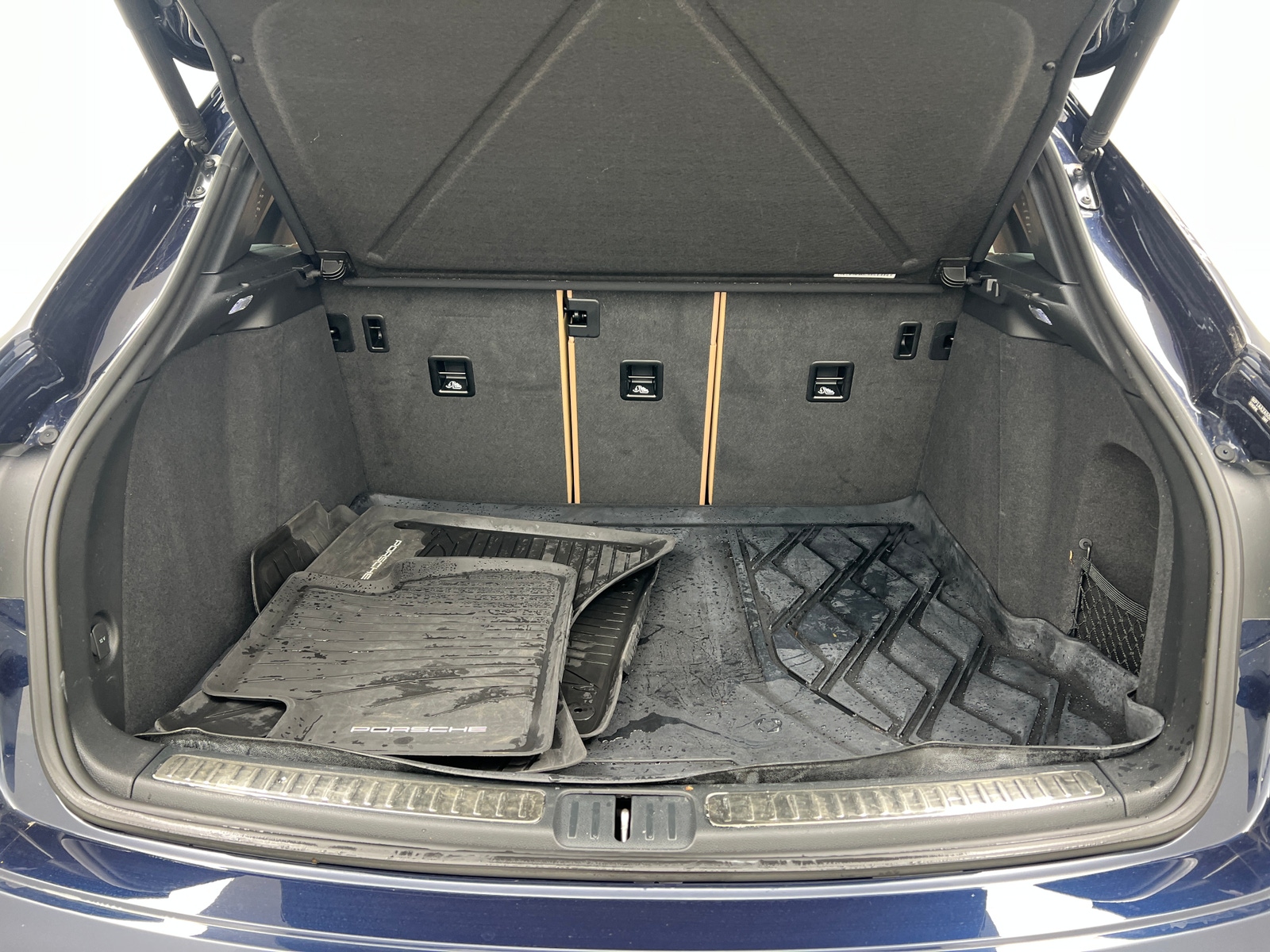 Thumbnail: 2023 Porsche Macan - 6