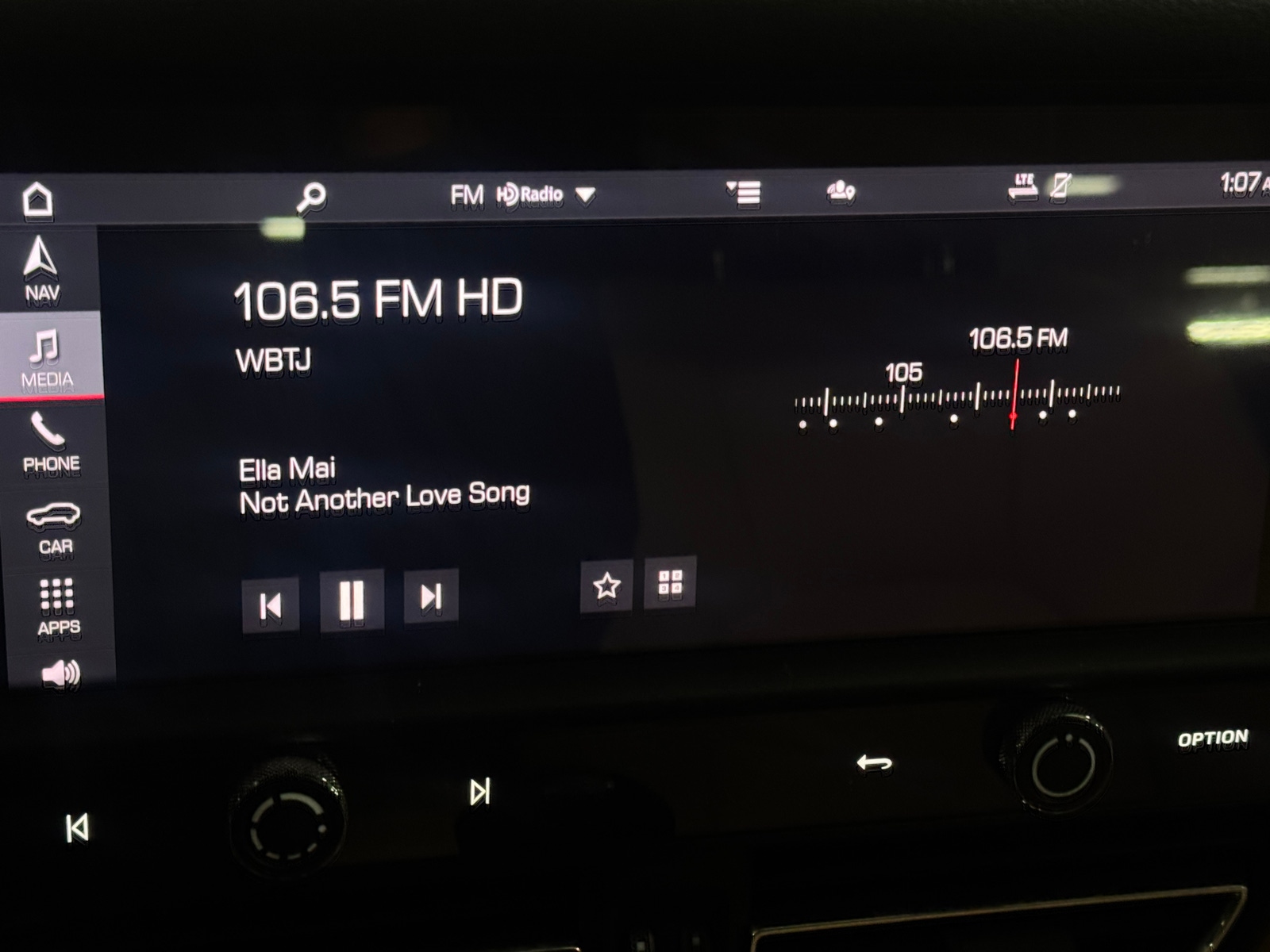 Thumbnail: 2023 Porsche Macan - 3