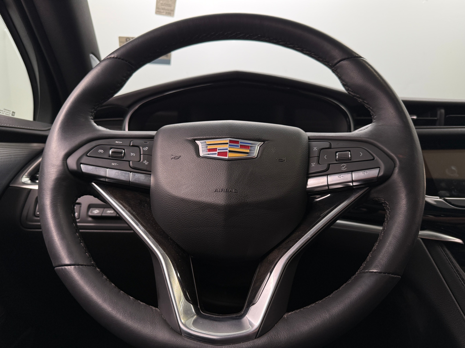 Thumbnail: 2024 Cadillac XT6 - 4