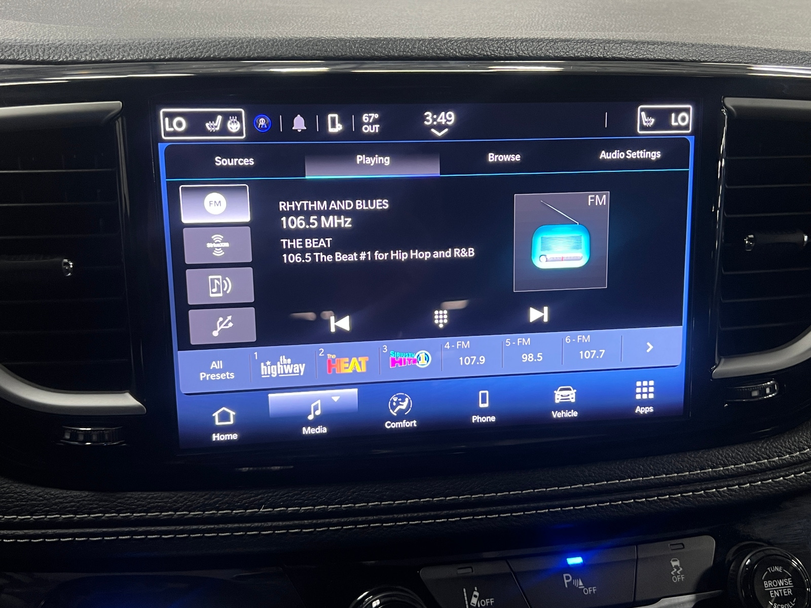 Thumbnail: 2025 Chrysler Pacifica - 3