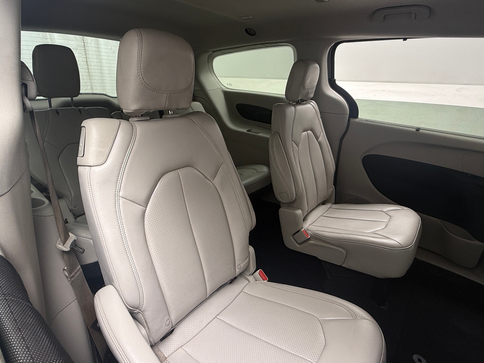 Thumbnail: 2021 Chrysler Voyager - 5