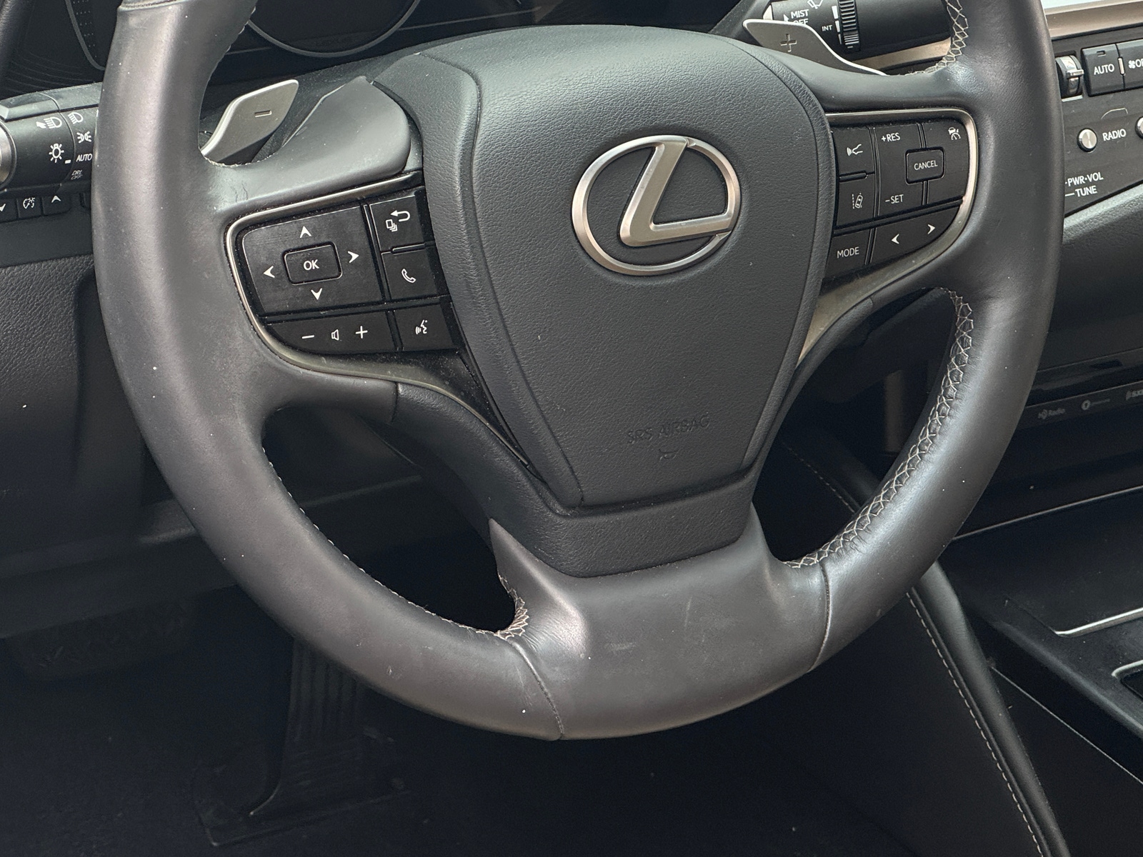 Thumbnail: 2020 Lexus ES - 4