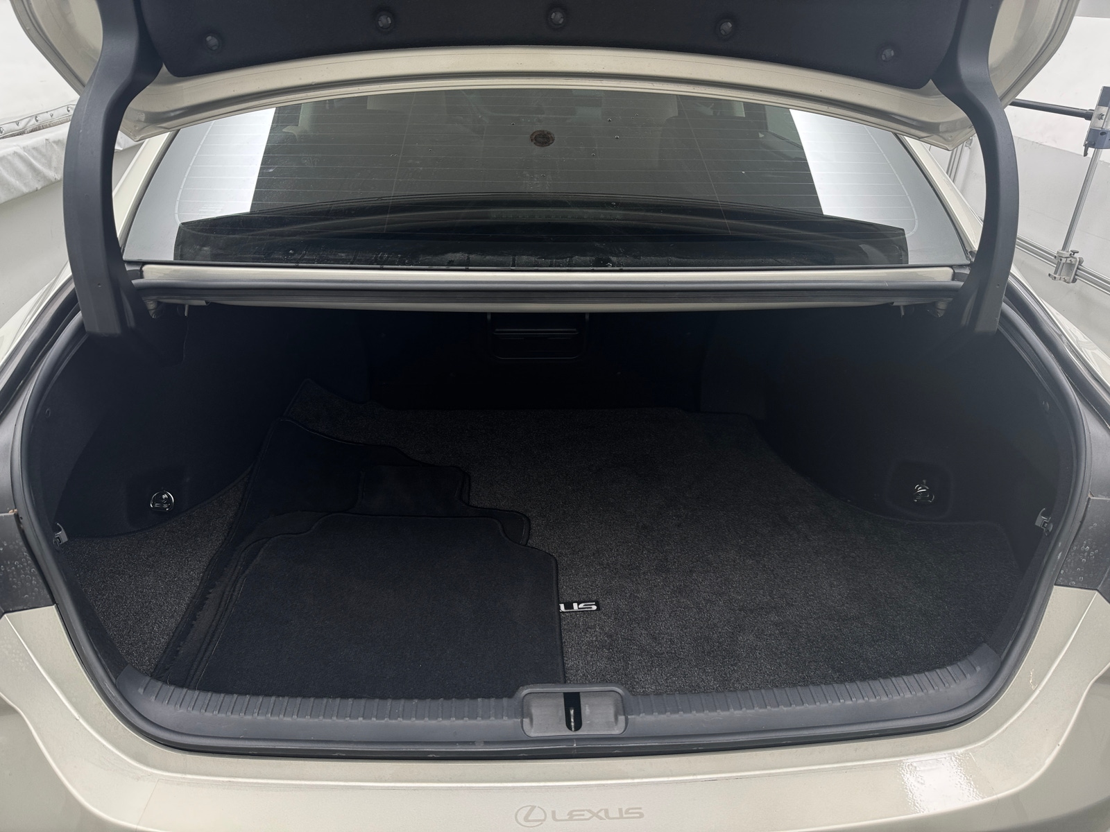 Thumbnail: 2020 Lexus ES - 6