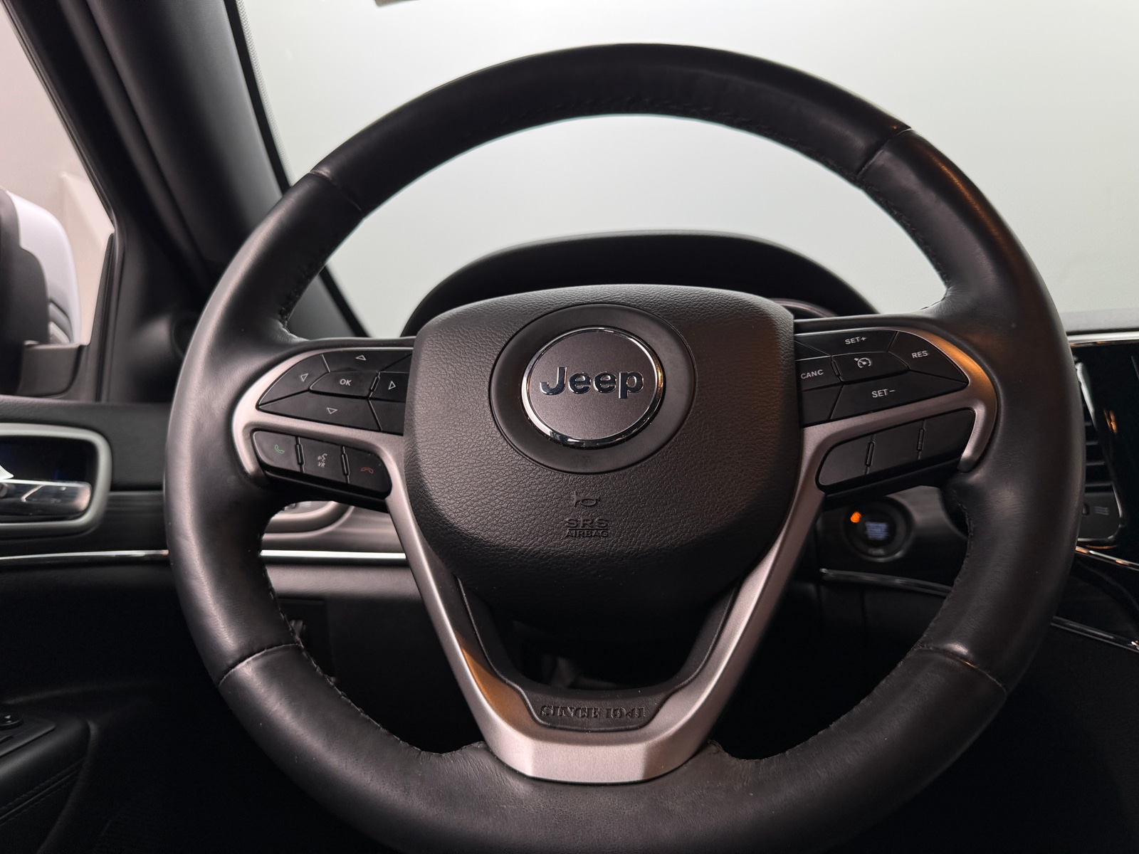 Thumbnail: 2019 Jeep Grand Cherokee - 4