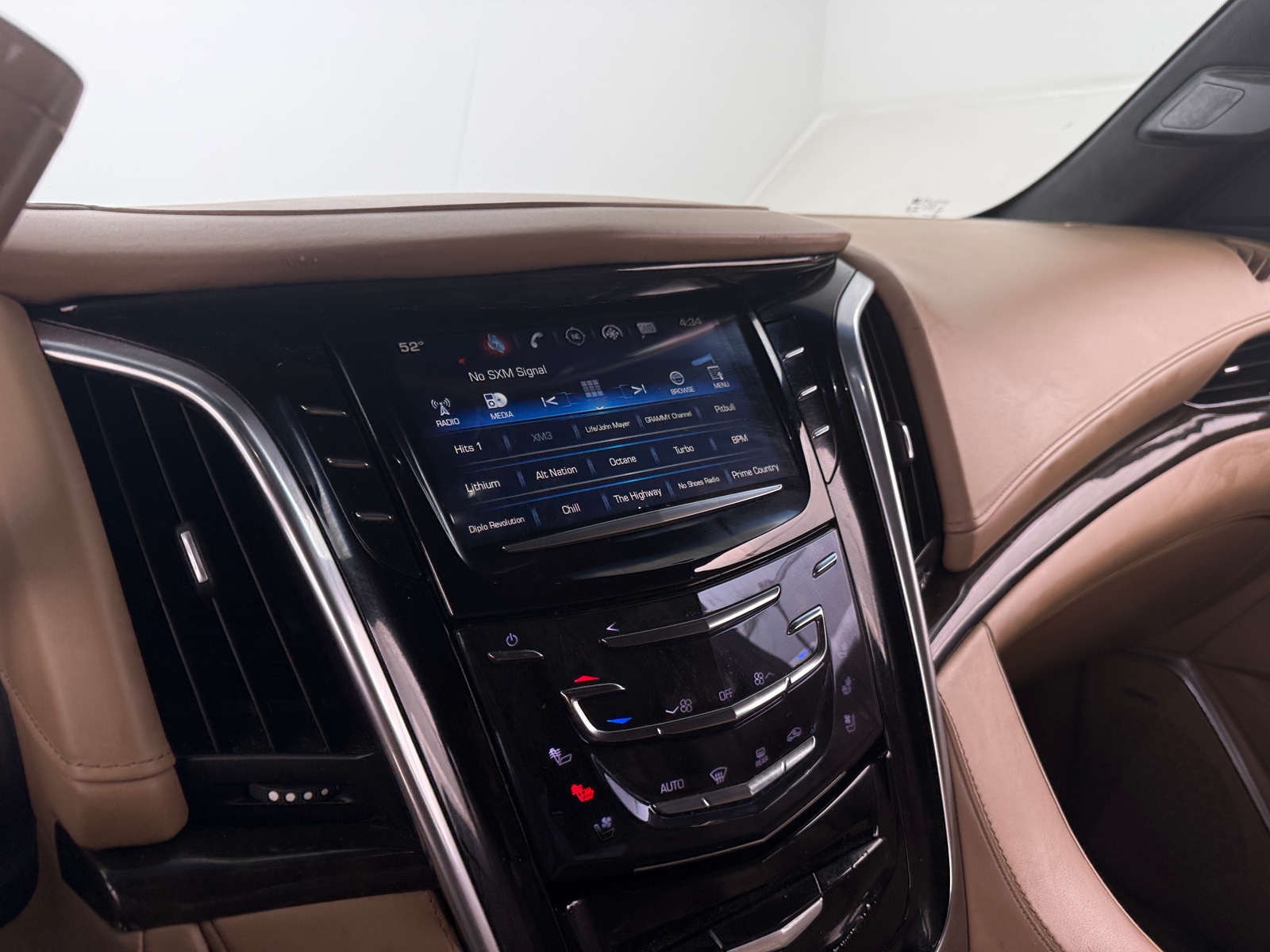 Thumbnail: 2019 Cadillac Escalade - 3