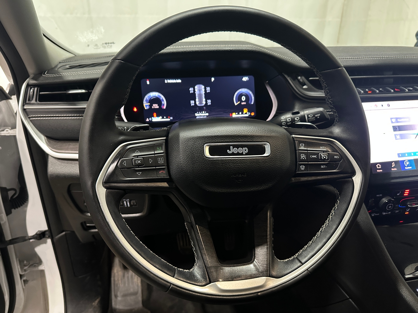 Thumbnail: 2023 Jeep Grand Cherokee - 4