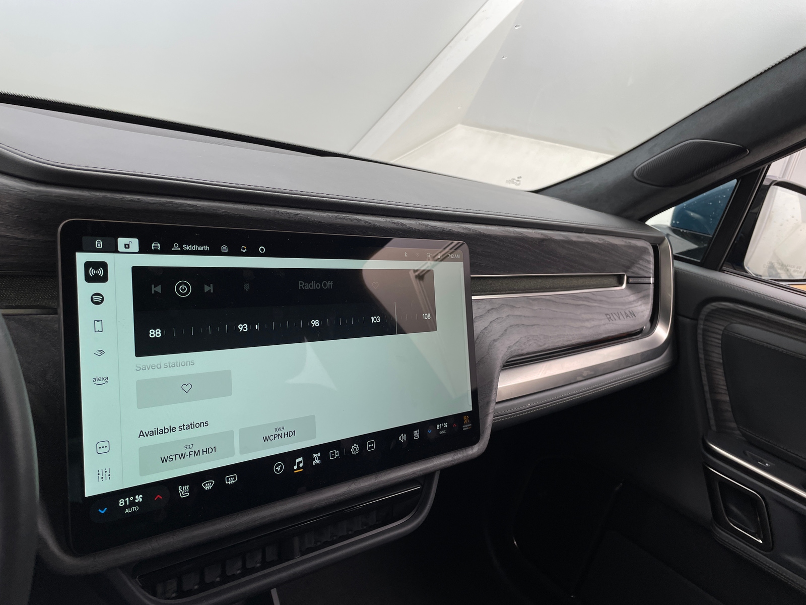 Thumbnail: 2023 Rivian R1T - 3