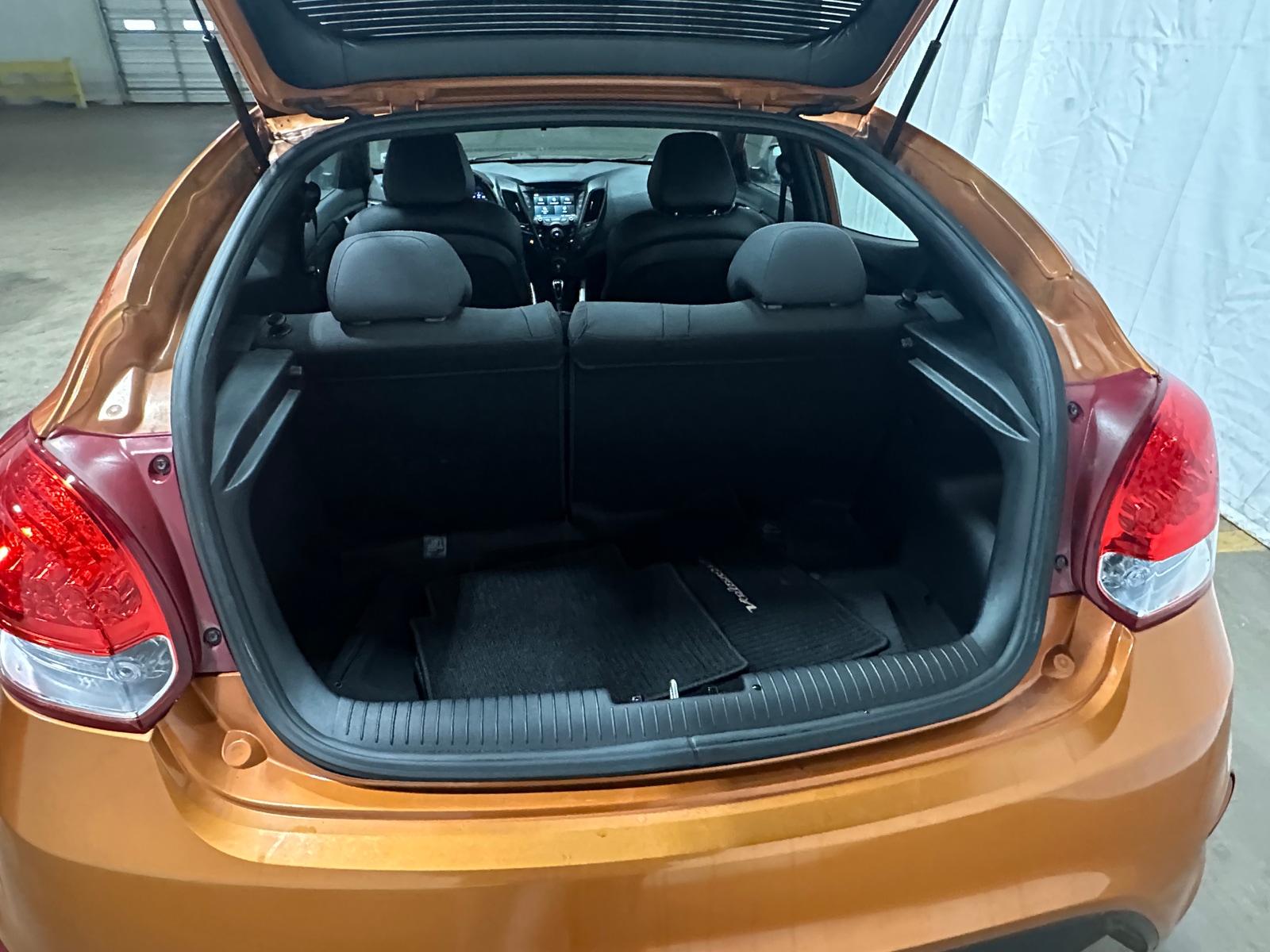 Thumbnail: 2016 Hyundai Veloster - 4