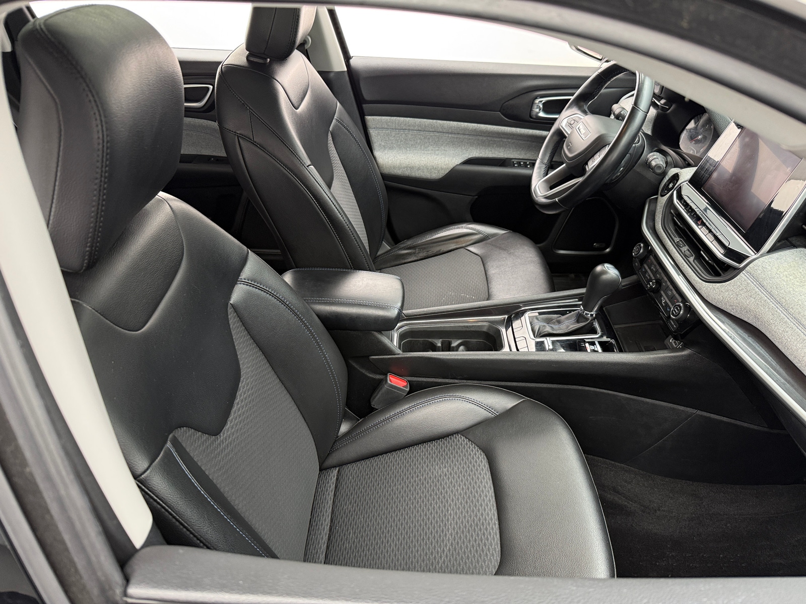 Thumbnail: 2022 Jeep Compass - 2