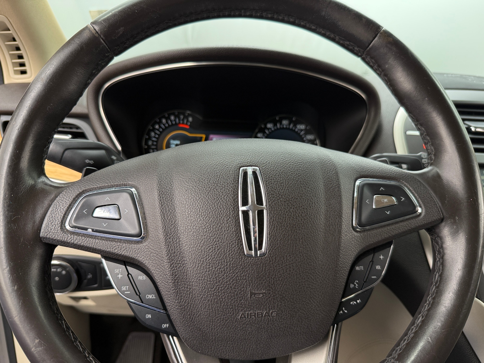 Thumbnail: 2016 Lincoln MKC - 4