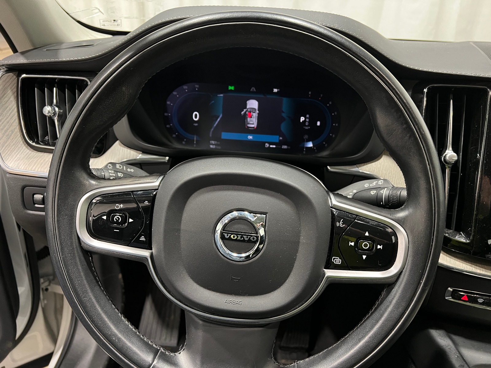 Thumbnail: 2022 Volvo XC60 - 4