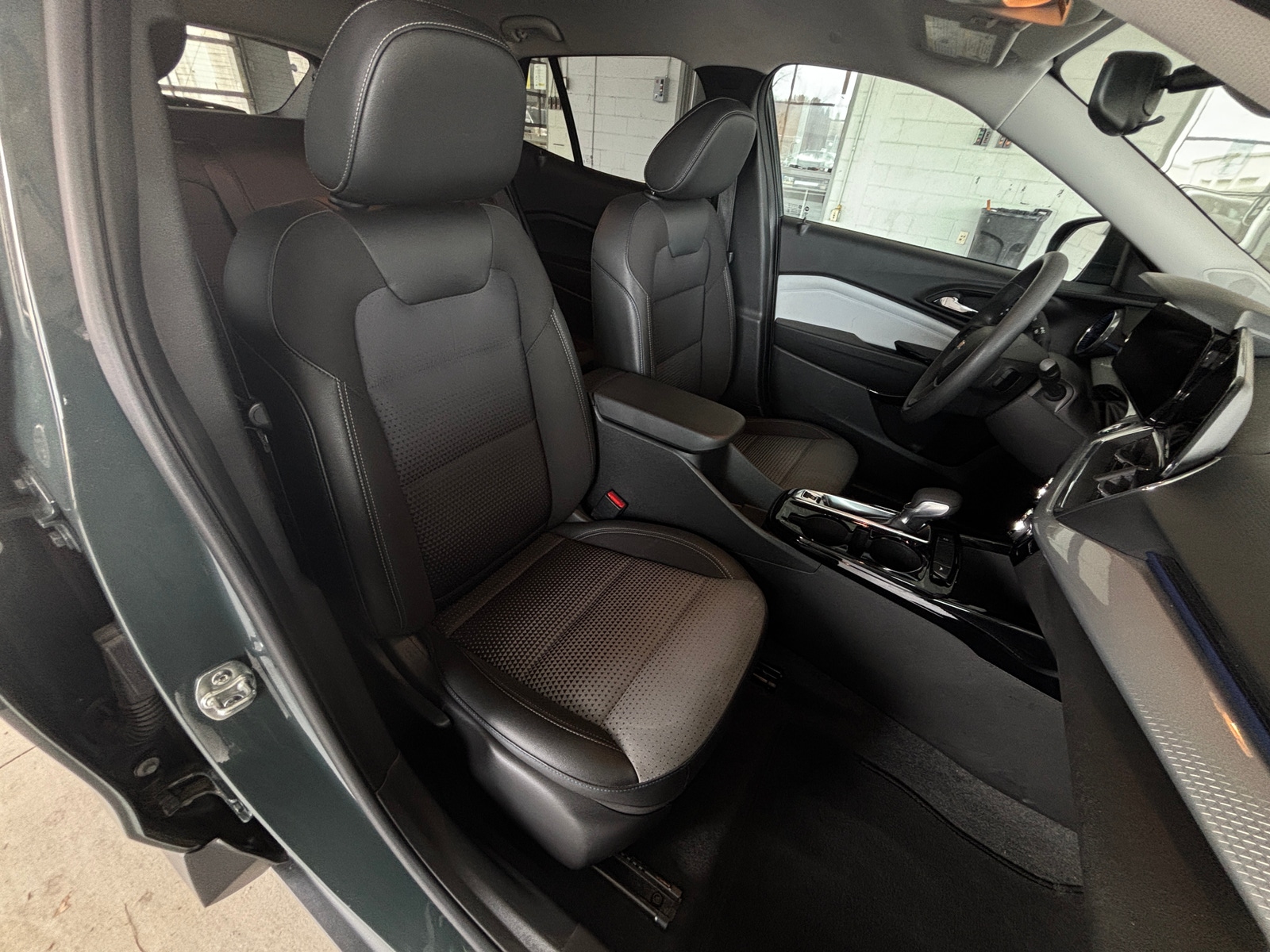 Thumbnail: 2025 Chevrolet Trax - 2