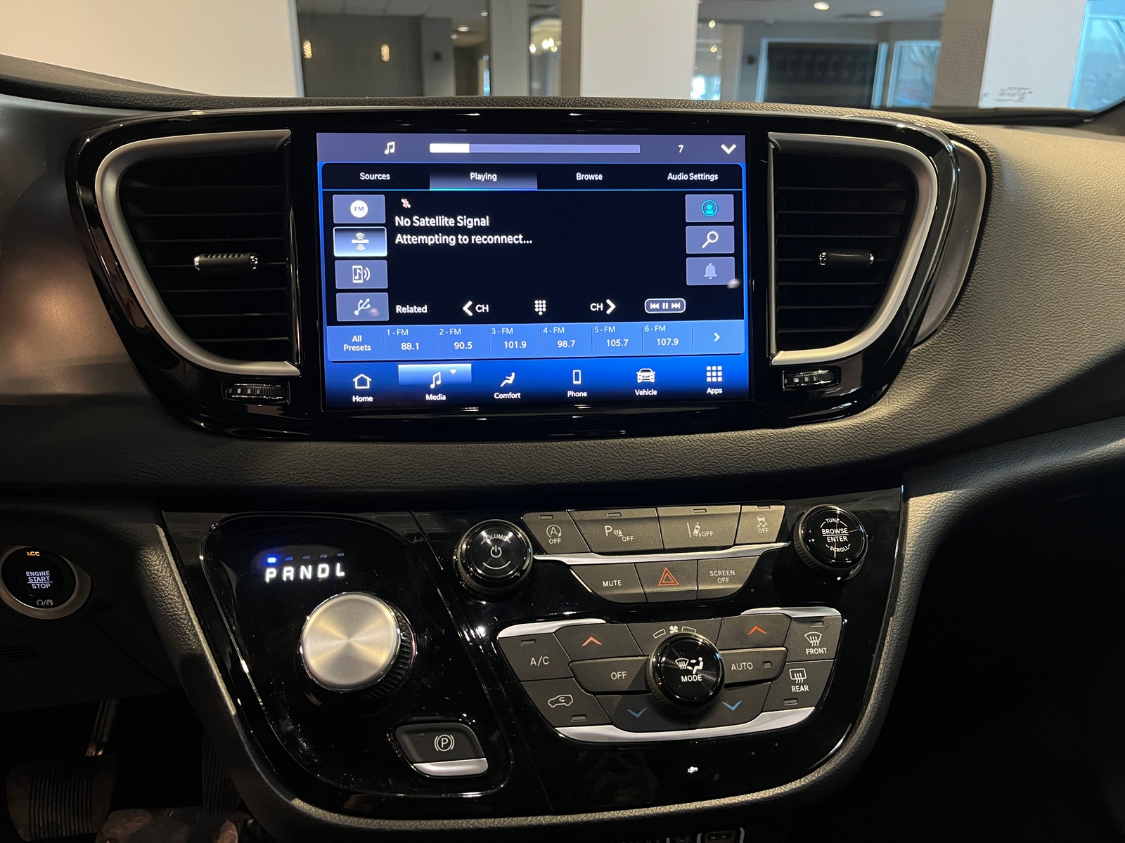 Thumbnail: 2025 Chrysler Pacifica - 3