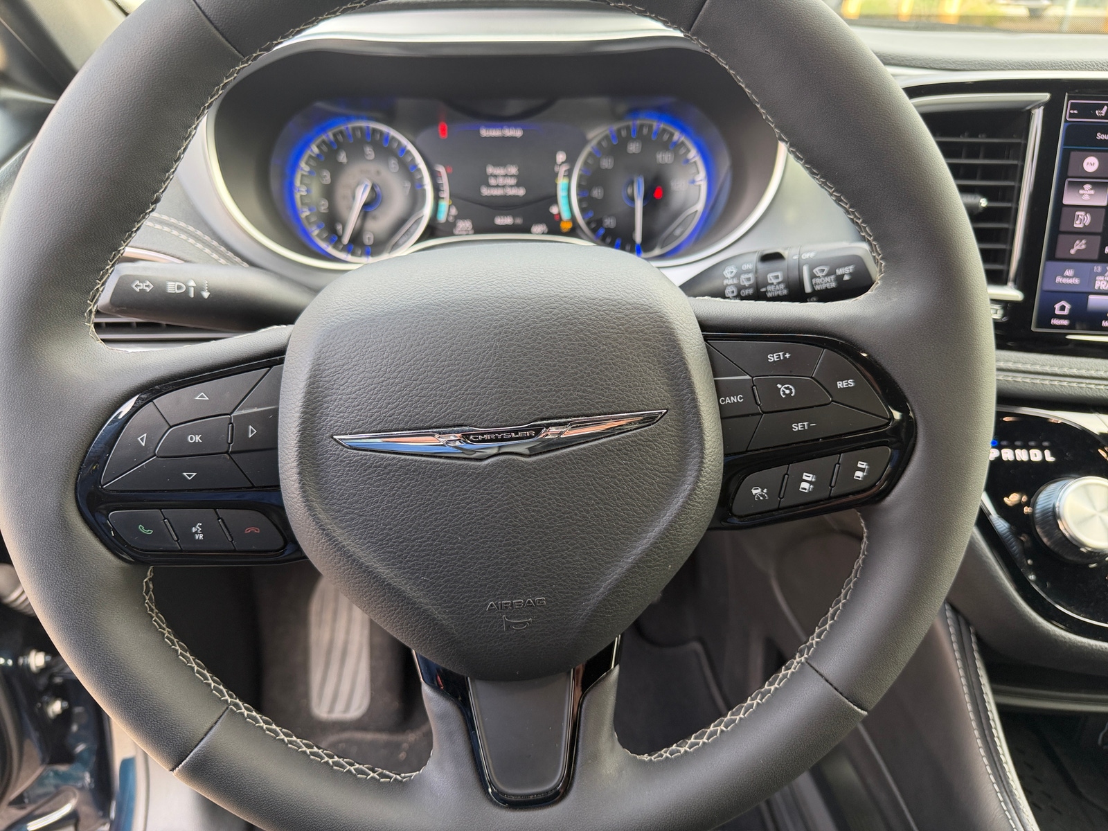 Thumbnail: 2025 Chrysler Pacifica - 4