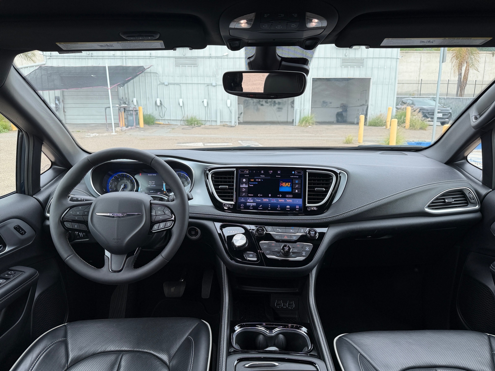 Thumbnail: 2025 Chrysler Pacifica - 2