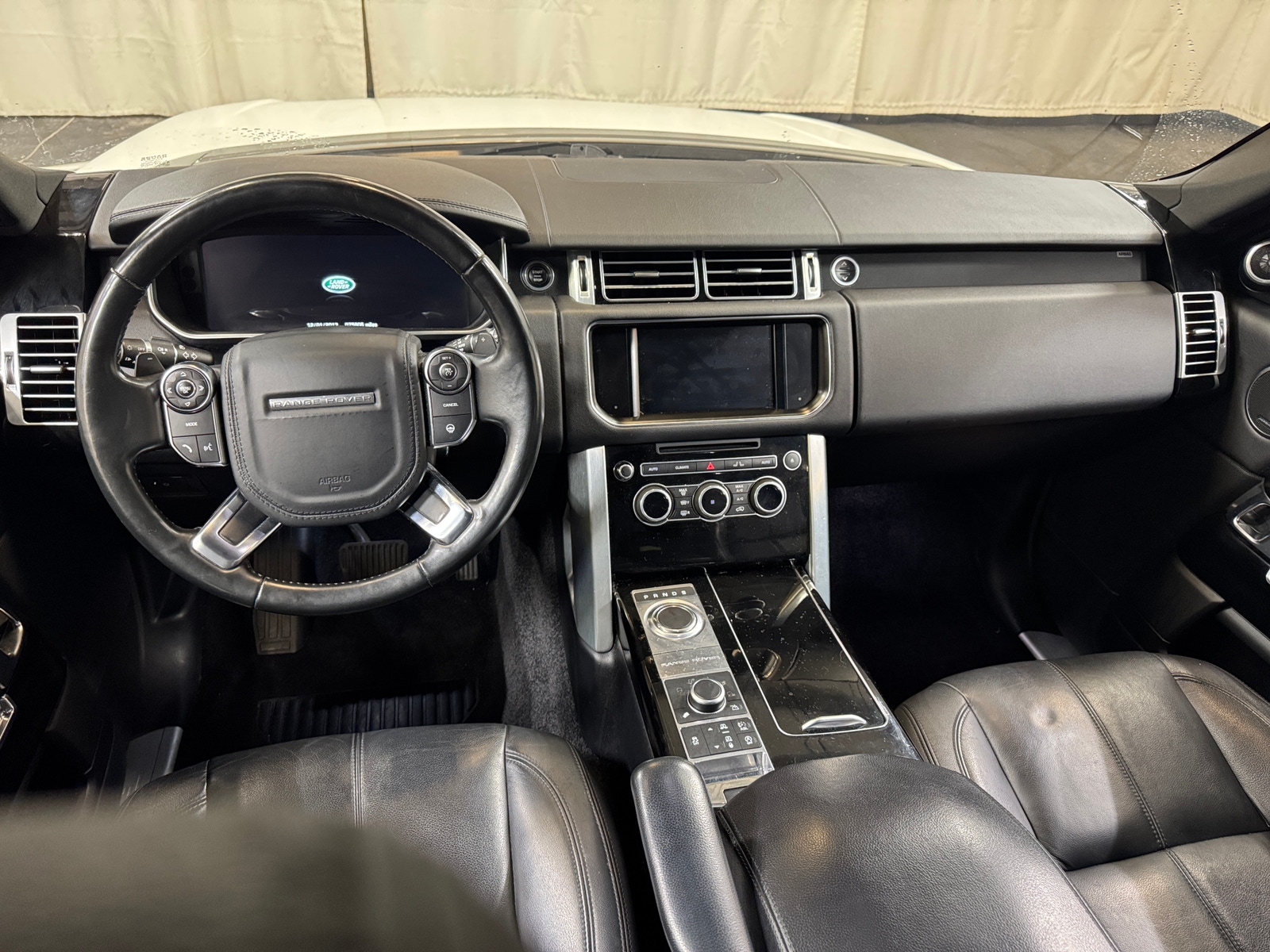 Thumbnail: 2016 Land Rover Range Rover - 2