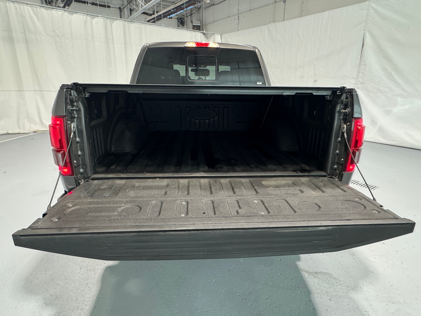 Thumbnail: 2017 Ford Econoline - 6