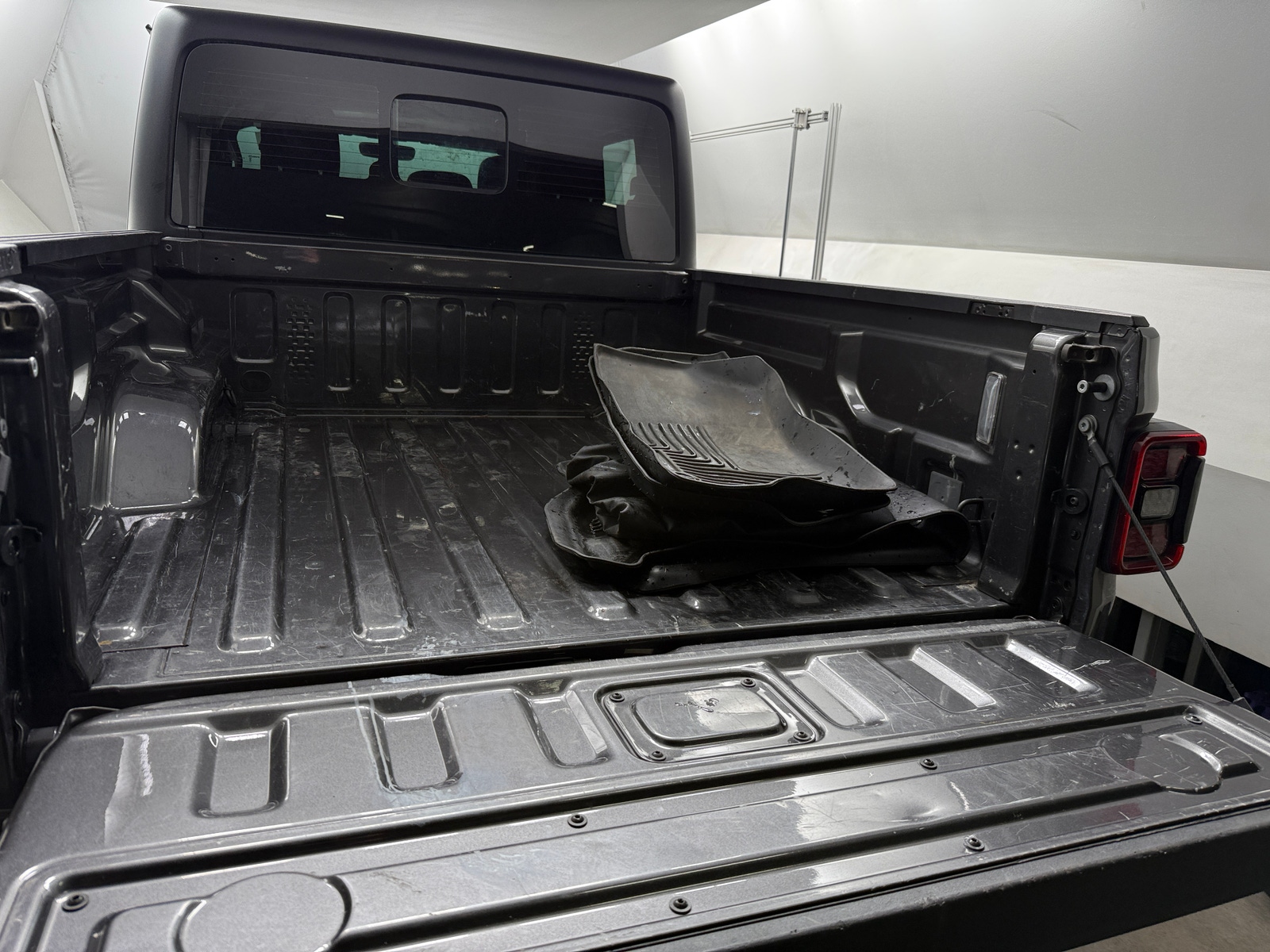 Thumbnail: 2023 Jeep Gladiator - 7