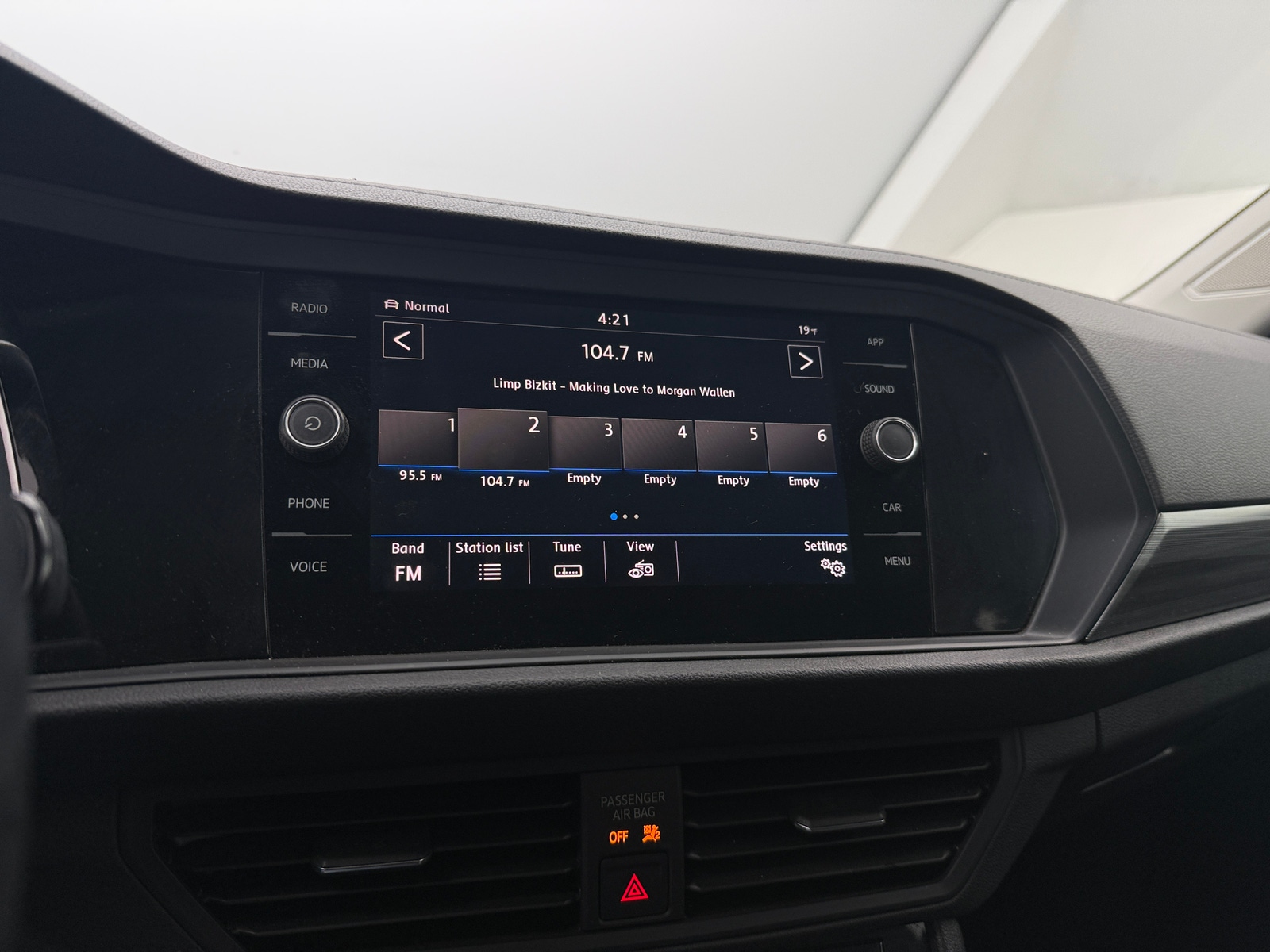 Thumbnail: 2019 Volkswagen Jetta - 3