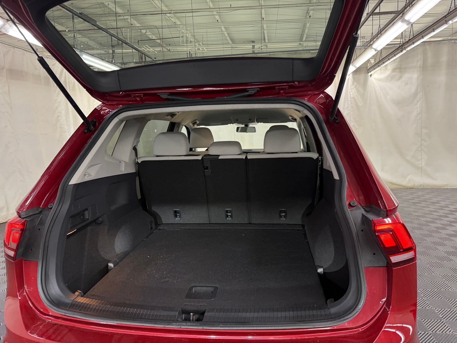 Thumbnail: 2019 Volkswagen Tiguan - 6