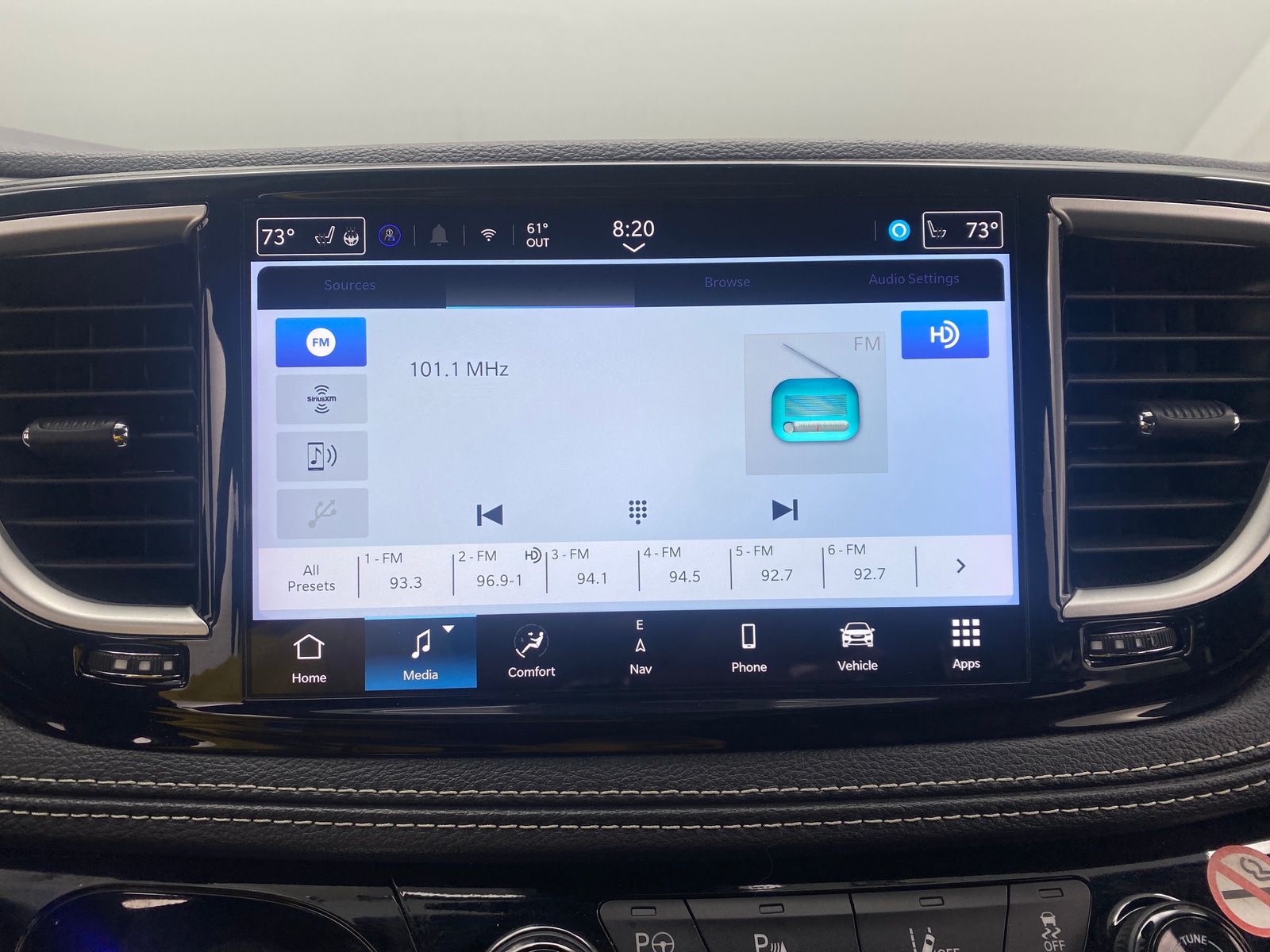 Thumbnail: 2024 Chrysler Pacifica - 3