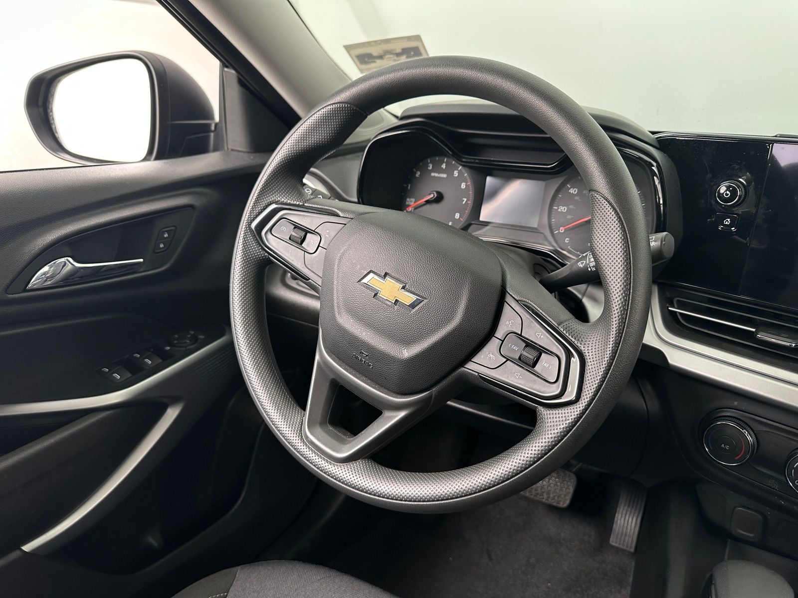 Thumbnail: 2025 Chevrolet Trax - 5