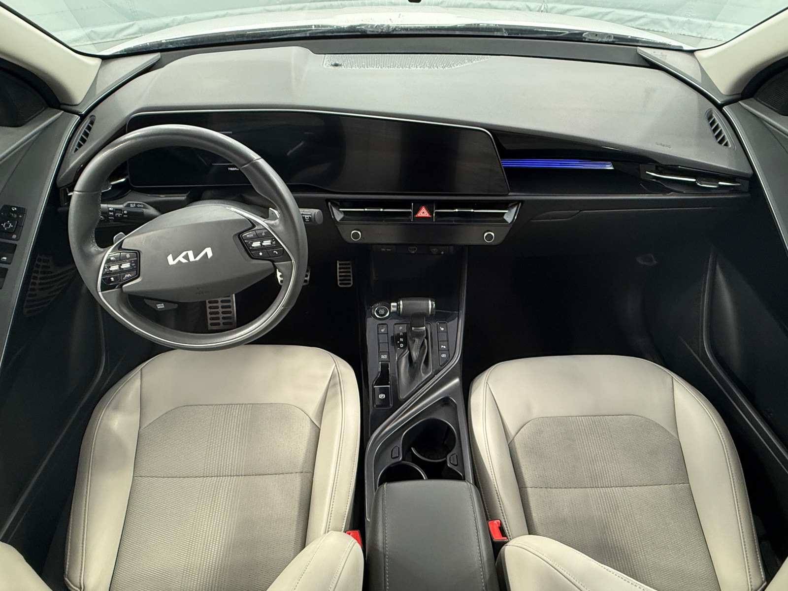 Thumbnail: 2023 Kia Niro - 3