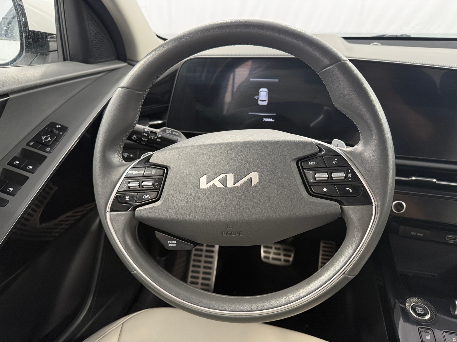 Thumbnail: 2023 Kia Niro - 5