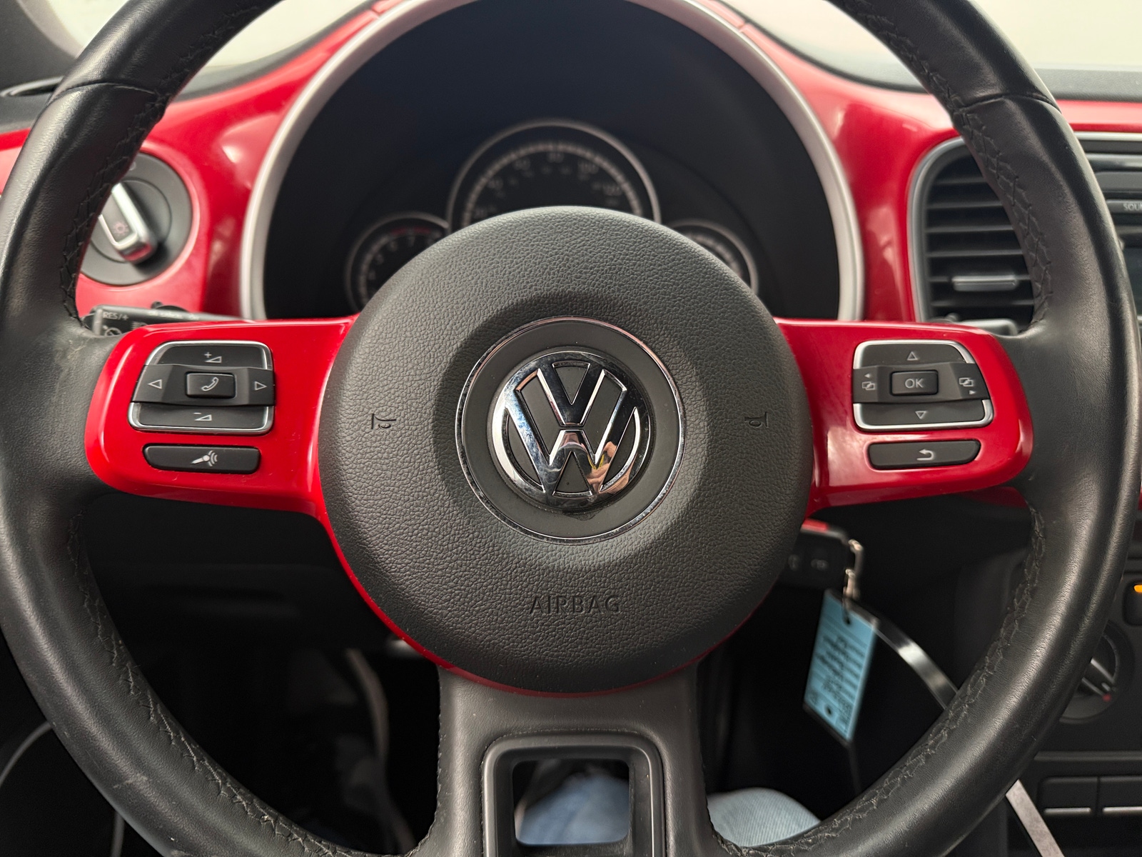 Thumbnail: 2015 Volkswagen Beetle - 4