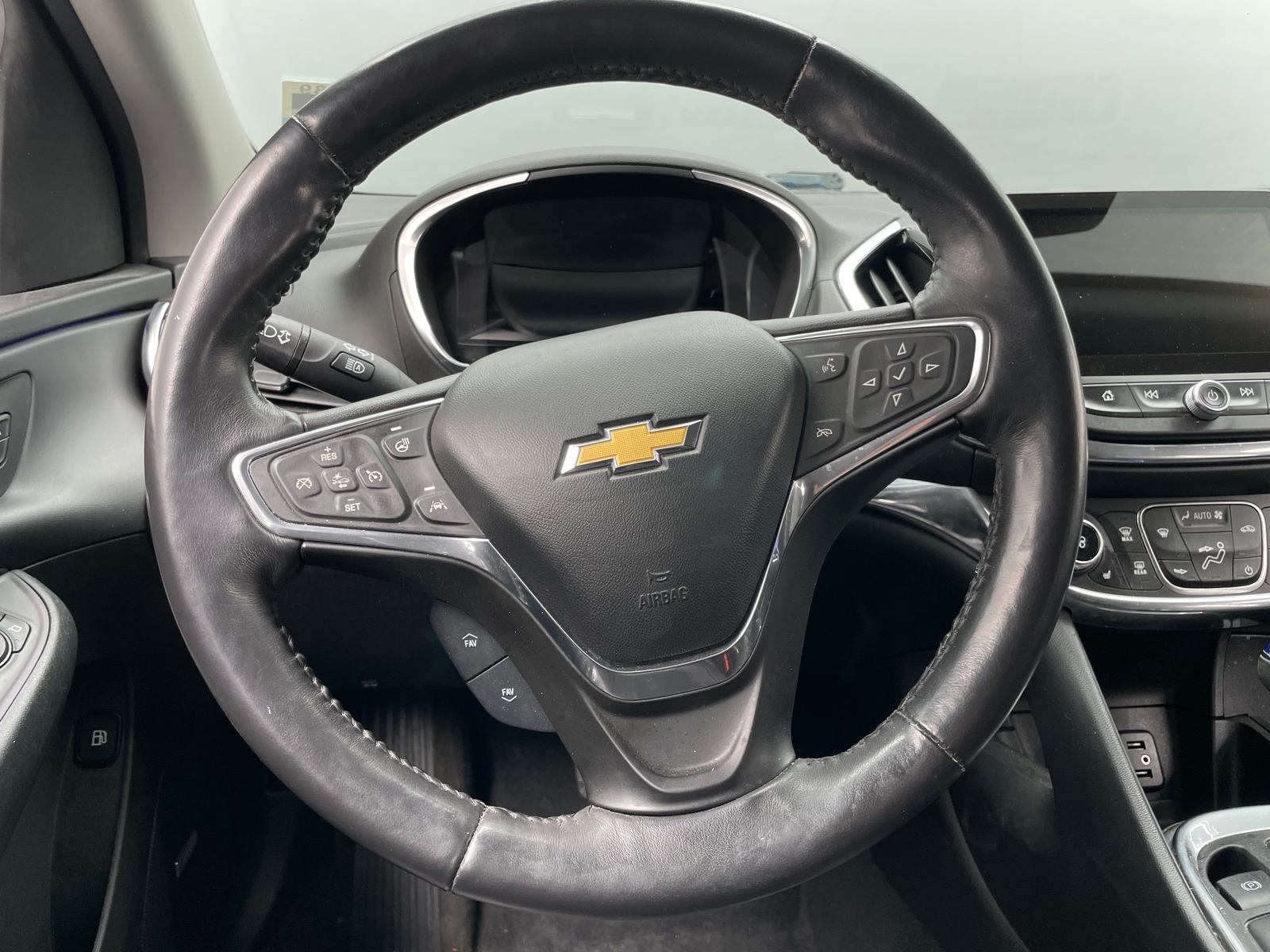 Thumbnail: 2017 Chevrolet Volt - 5