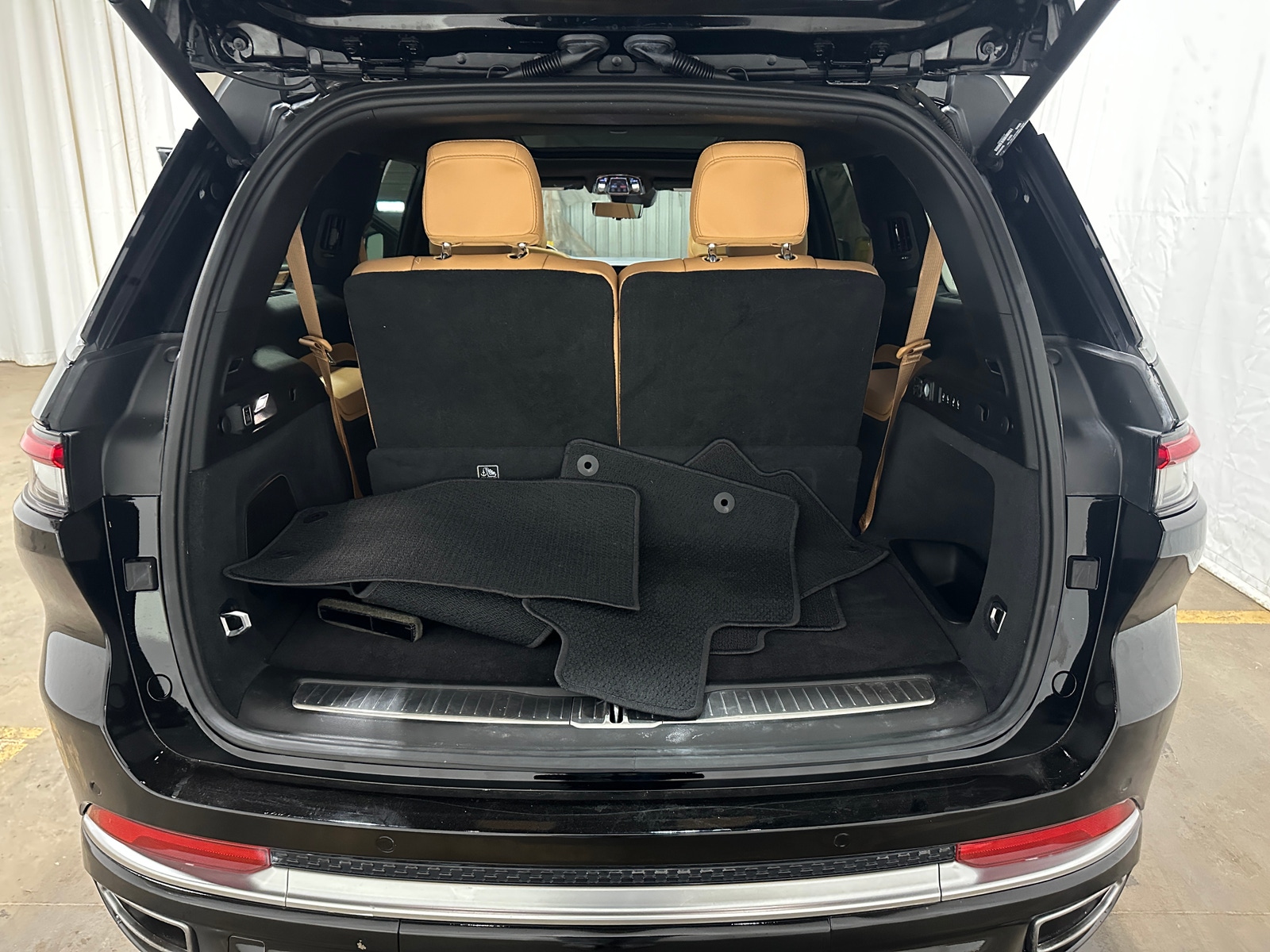 Thumbnail: 2023 Jeep Grand Cherokee L - 6