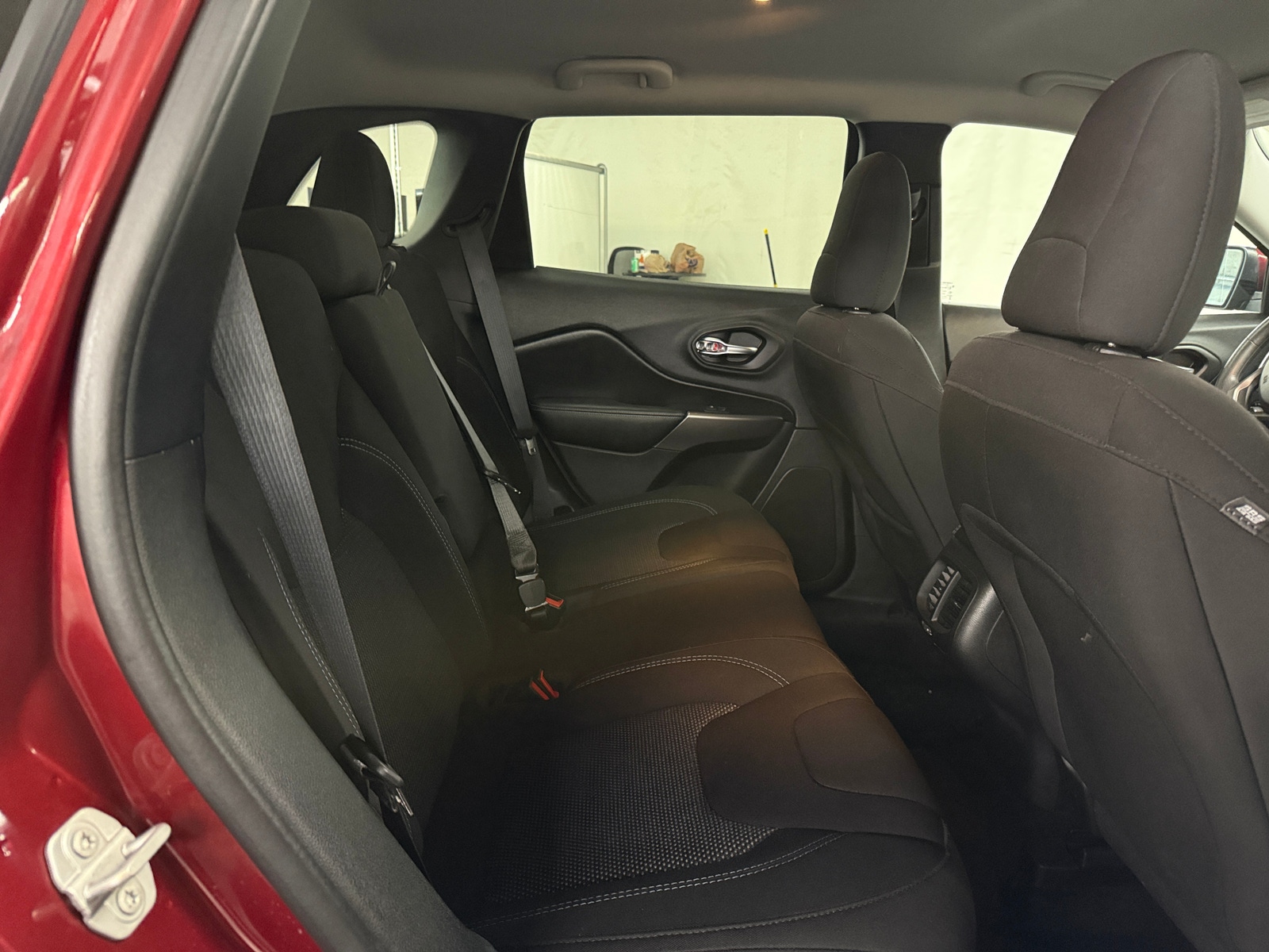 Thumbnail: 2020 Jeep Cherokee - 6