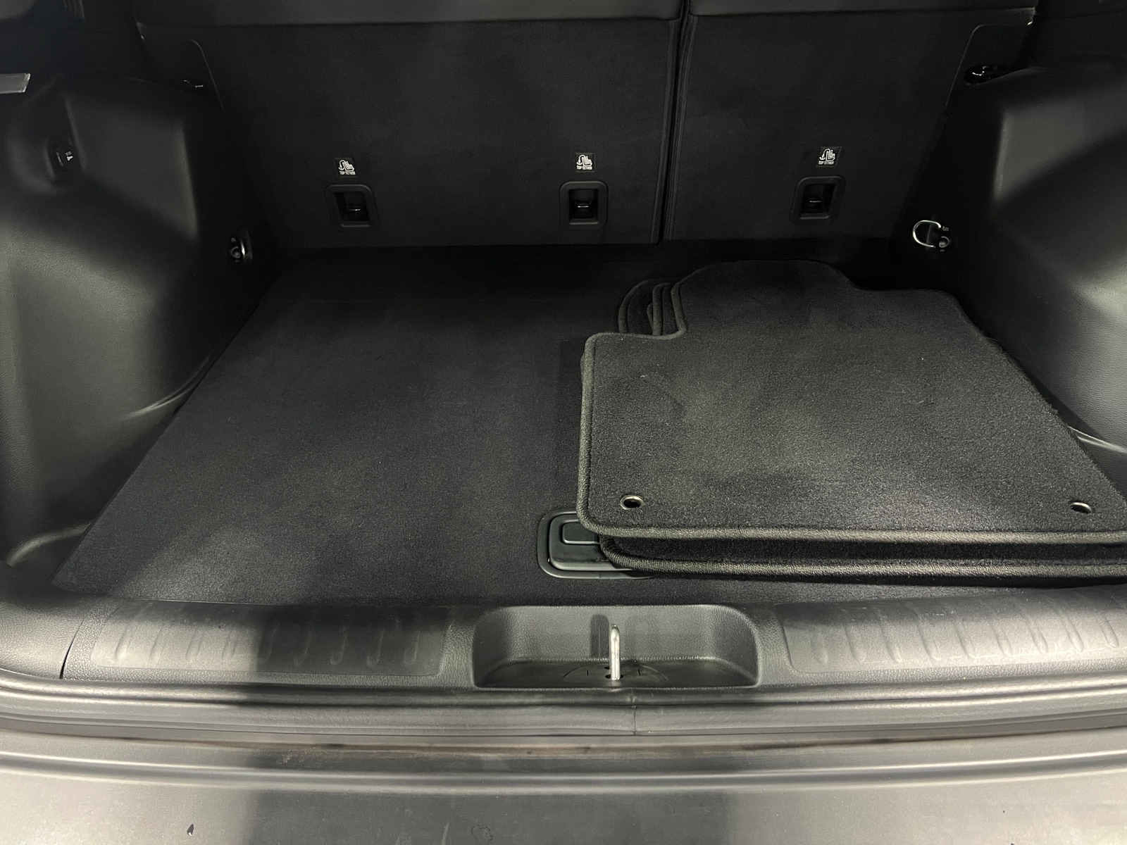 Thumbnail: 2019 Jeep Cherokee - 7