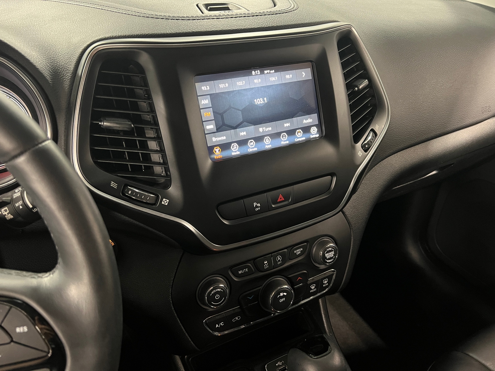 Thumbnail: 2019 Jeep Cherokee - 4